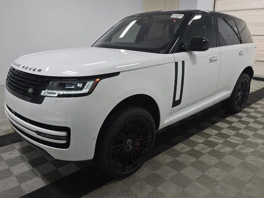 2023 Land Rover Range Rover SE photo 1