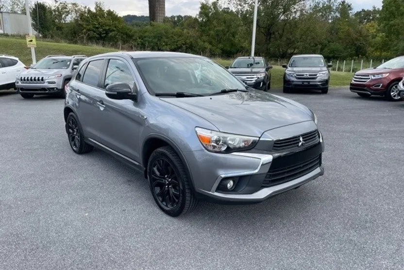 2017 Mitsubishi Outlander Sport LE photo 1