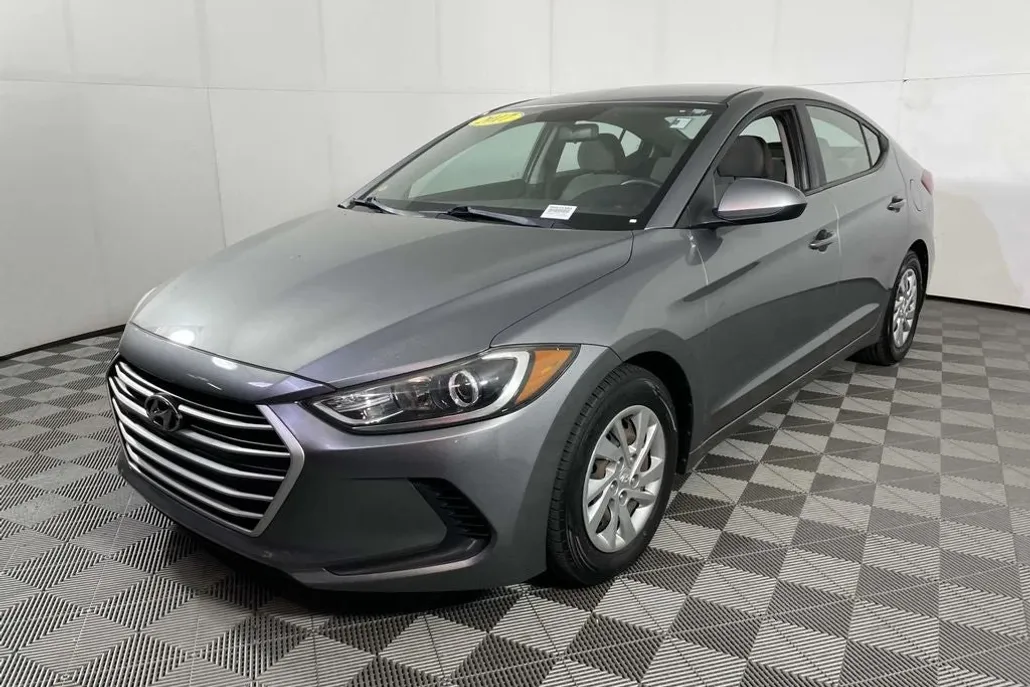 2017 Hyundai Elantra SE photo 1