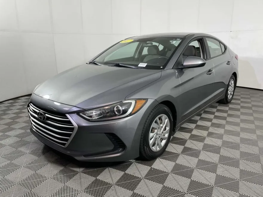 2017 Hyundai Elantra SE photo 1
