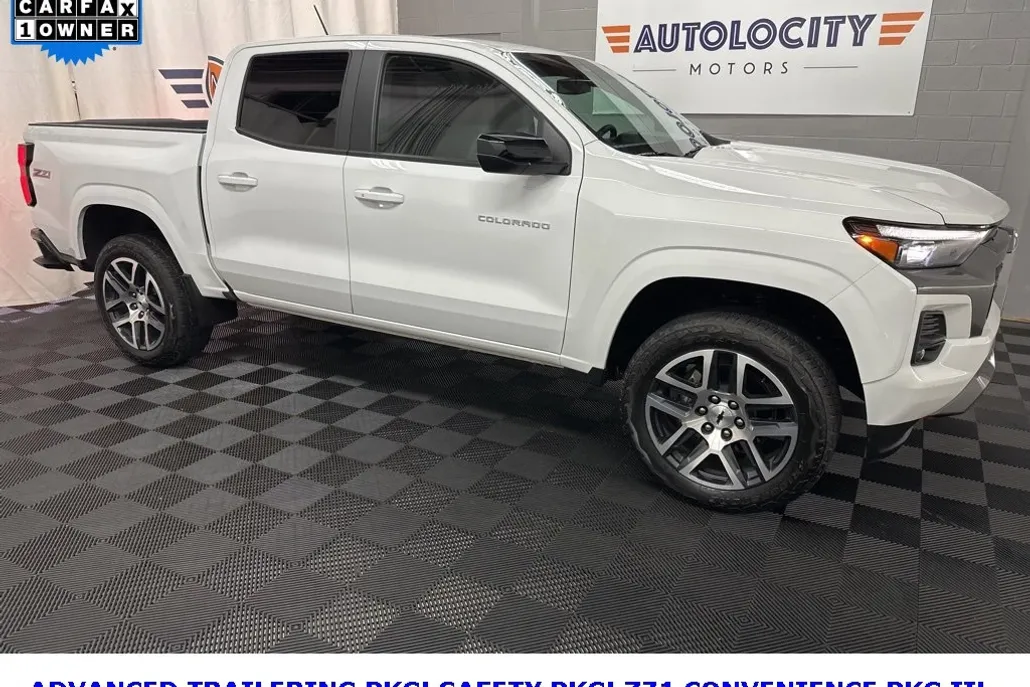 2024 Chevrolet Colorado Z71 photo 1