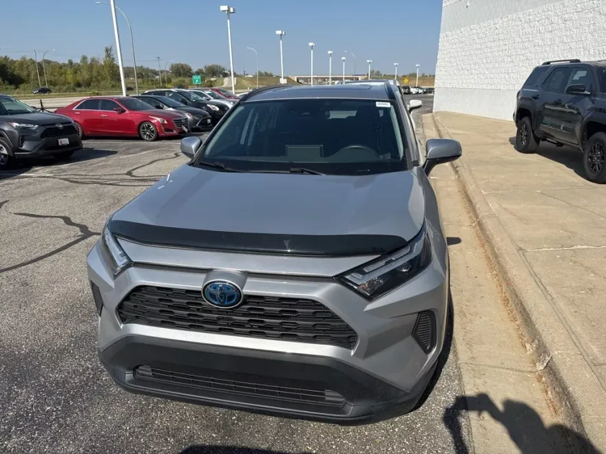2022 Toyota RAV4 Hybrid XLE photo 1