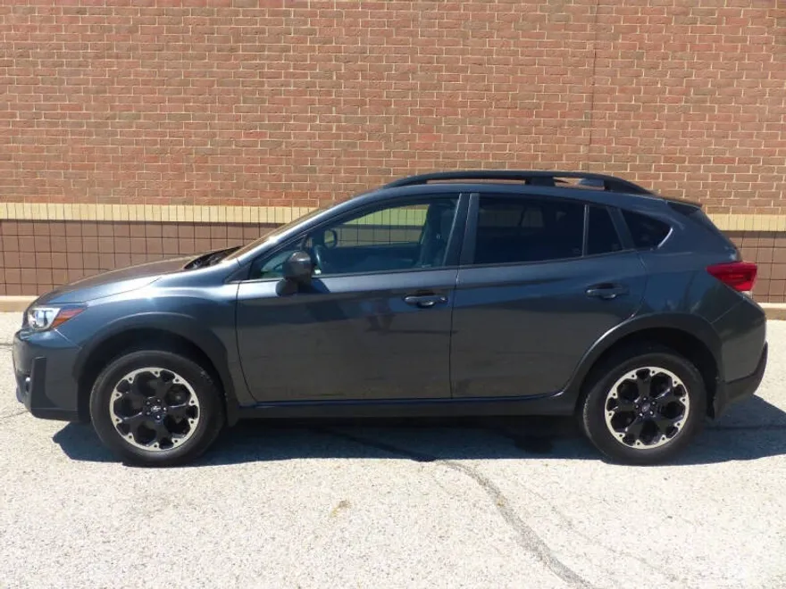 2023 Subaru Crosstrek 2.0i Premium photo 1