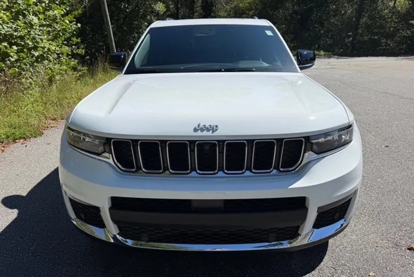 2025 Jeep Grand Cherokee Limited Sport photo 1
