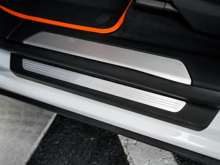 2022 Lamborghini Urus photo 25