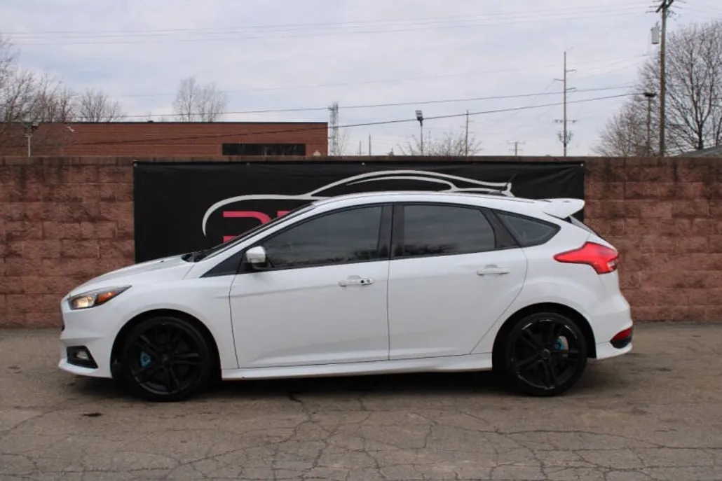 2018 Ford Focus ST photo 1