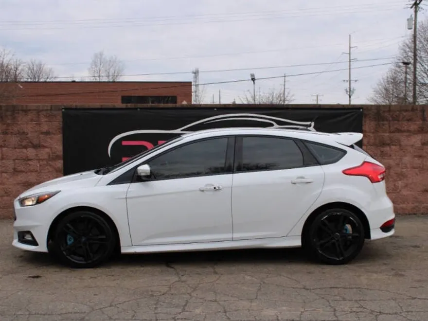 2018 Ford Focus ST photo 1