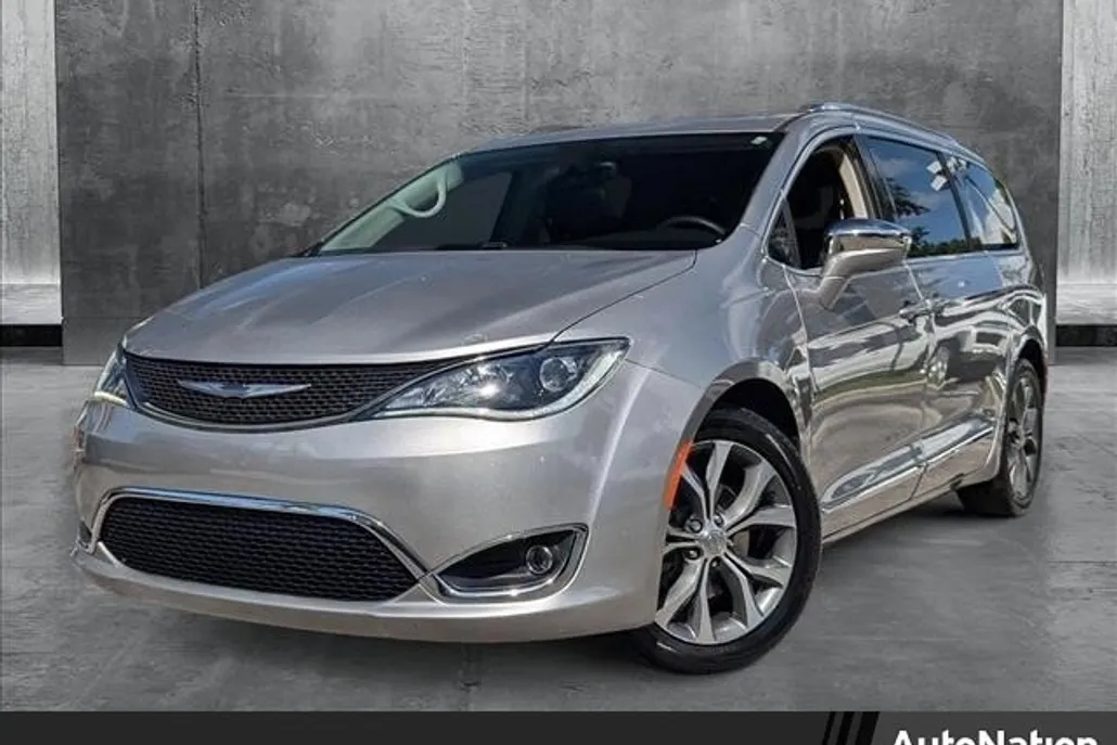 2018 Chrysler Pacifica Limited photo 1
