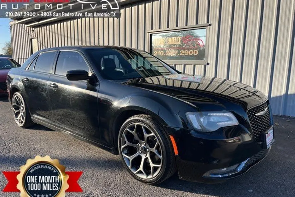 2016 Chrysler 300 photo 1