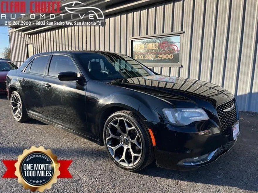 2016 Chrysler 300 photo 1
