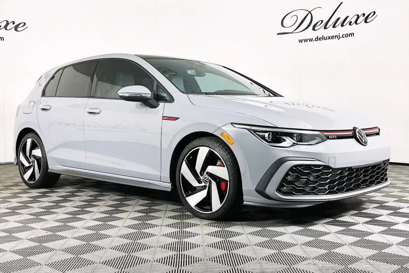 2022 Volkswagen Golf GTI SE photo 1