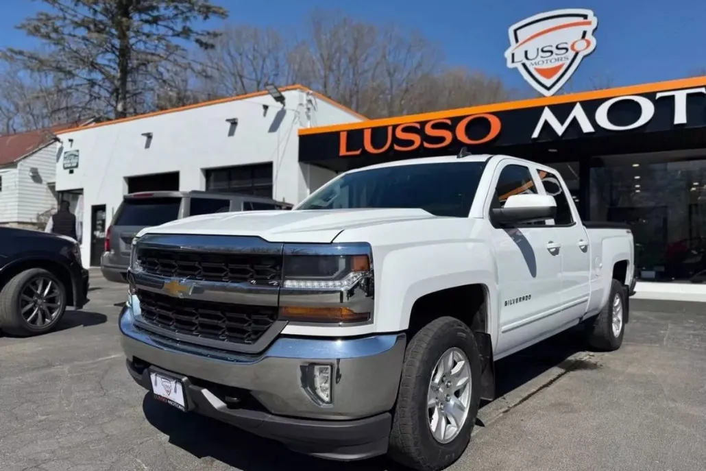 2016 Chevrolet Silverado 1500 LT photo 1