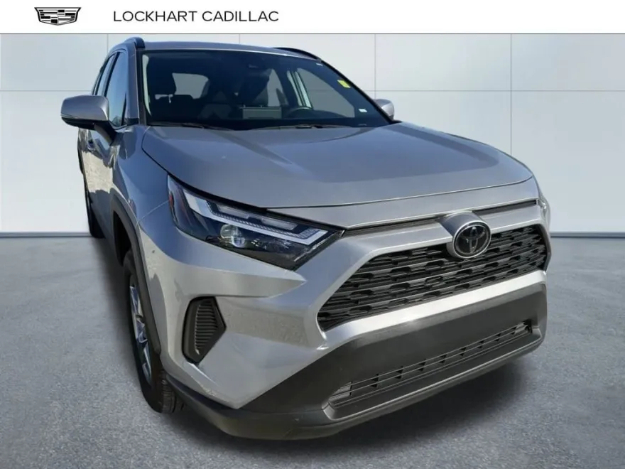 2024 Toyota RAV4 XLE photo 1