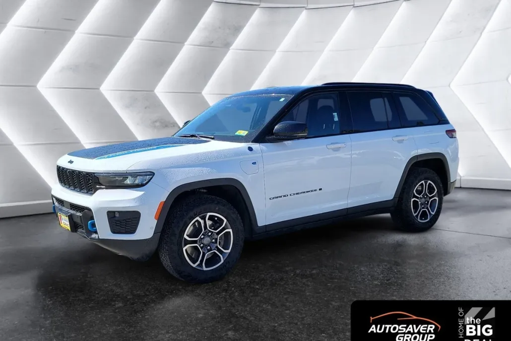 2023 Jeep Cherokee 4xe Trailhawk photo 1