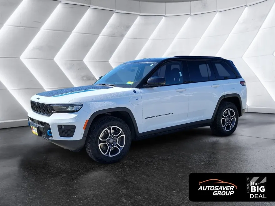 2023 Jeep Cherokee 4xe Trailhawk photo 1