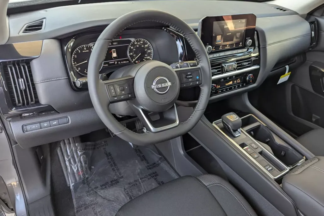 2025 Nissan Pathfinder SV photo 1