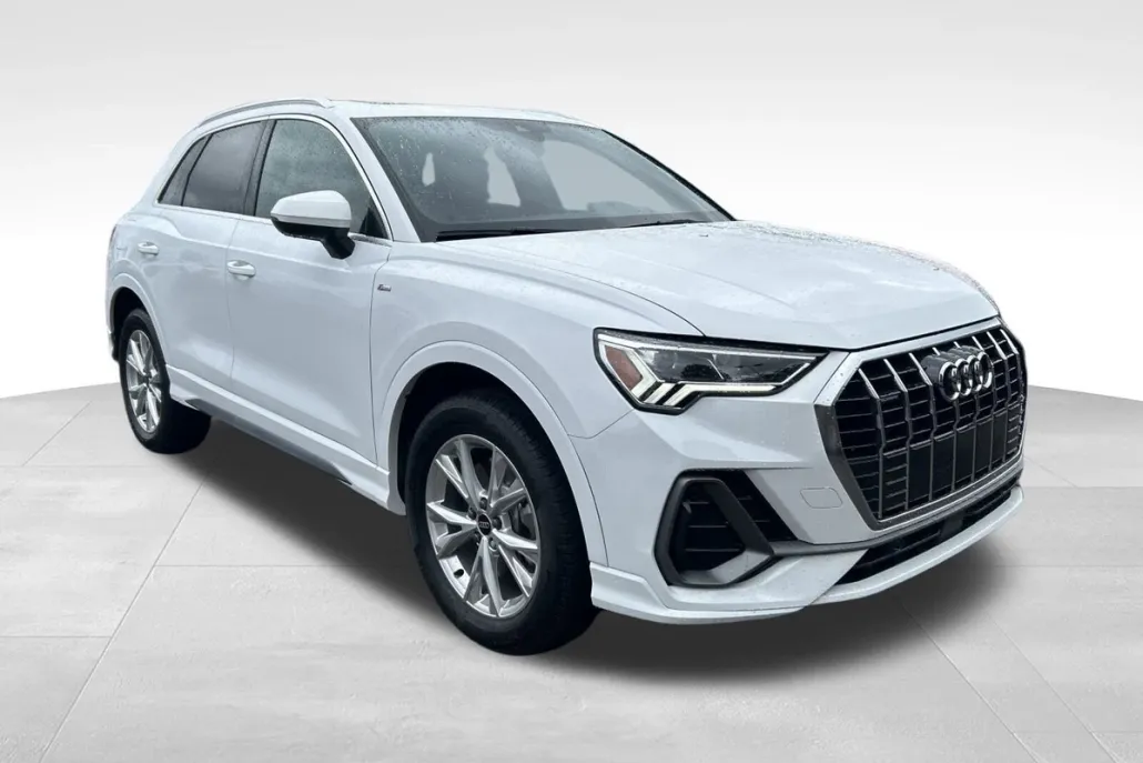 2025 Audi Q3 S line Premium photo 1