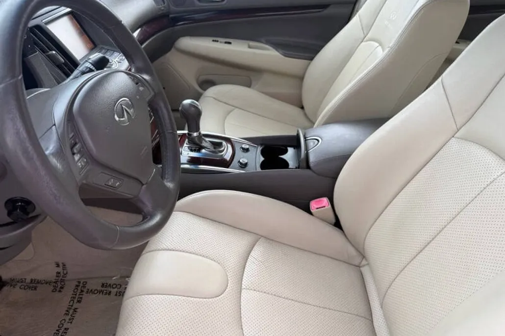 2011 Infiniti G37 Journey photo 1