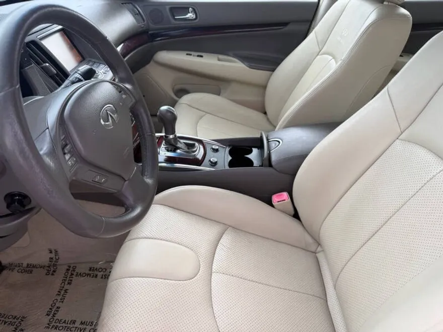 2011 Infiniti G37 Journey photo 1