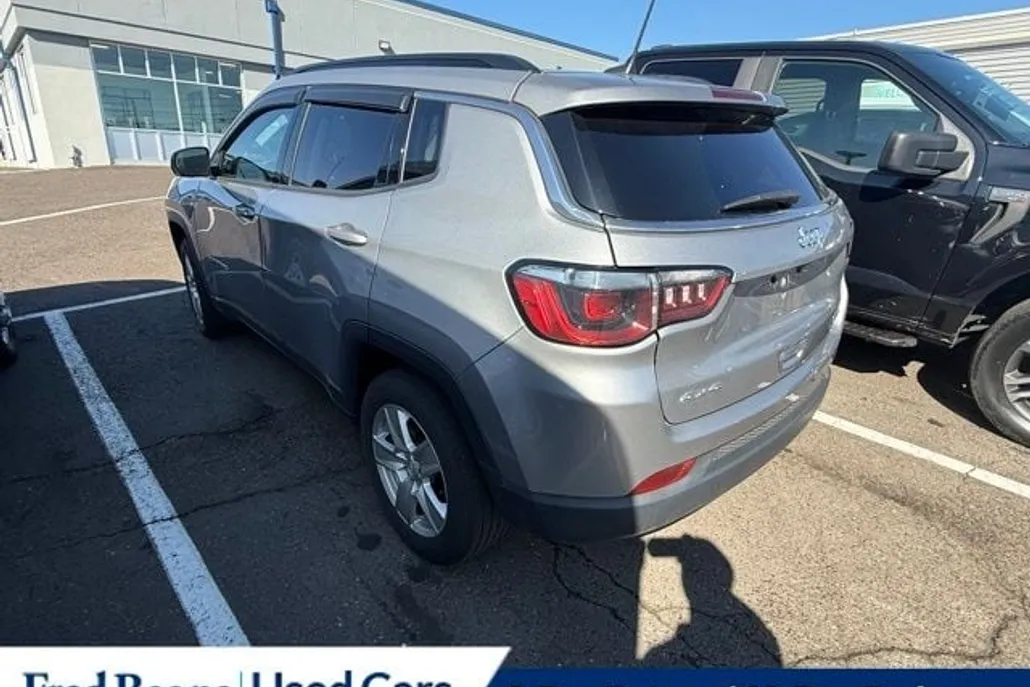 2022 Jeep Compass Latitude photo 1