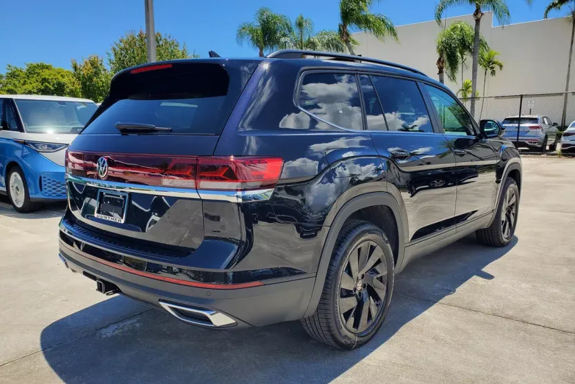 2026 Volkswagen Atlas SE photo 1