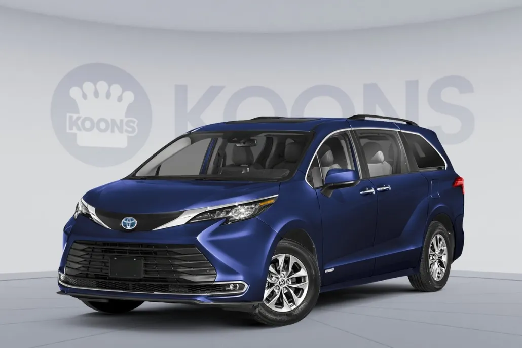 2025 Toyota Sienna XLE photo 1