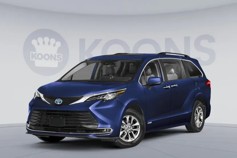 2025 Toyota Sienna XLE photo 1