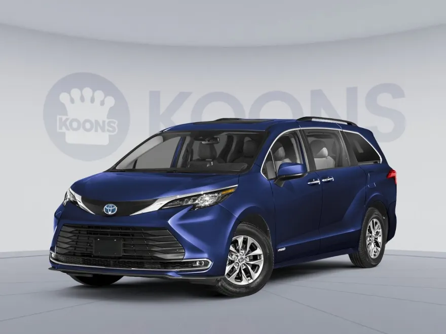 2025 Toyota Sienna XLE photo 1