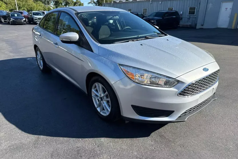 2017 Ford Focus SE photo 1