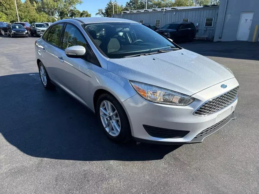 2017 Ford Focus SE photo 1