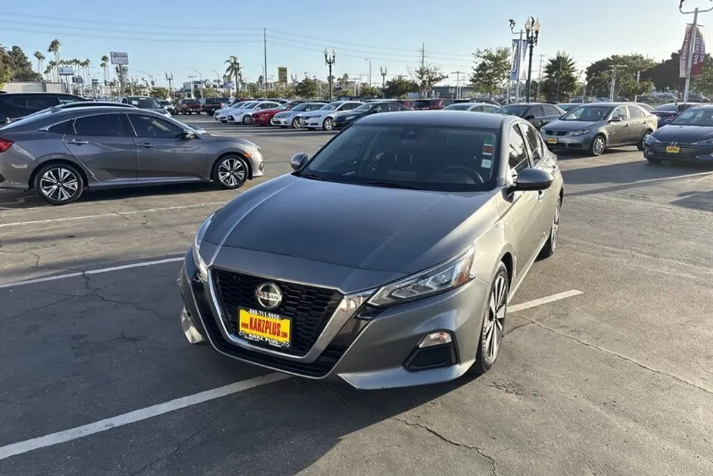 2021 Nissan Altima SV photo 1