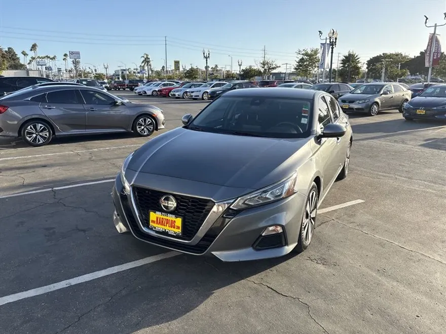 2021 Nissan Altima SV photo 1