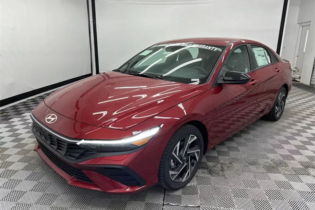 2025 Hyundai Elantra SEL Sport photo 1