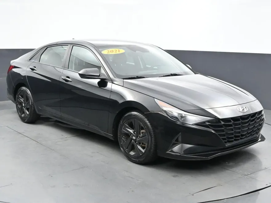 2021 Hyundai Elantra SEL photo 1