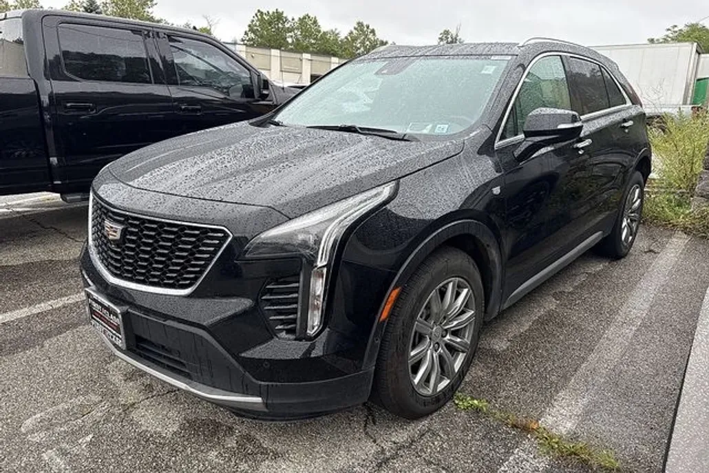 2022 Cadillac XT4 Premium Luxury photo 1