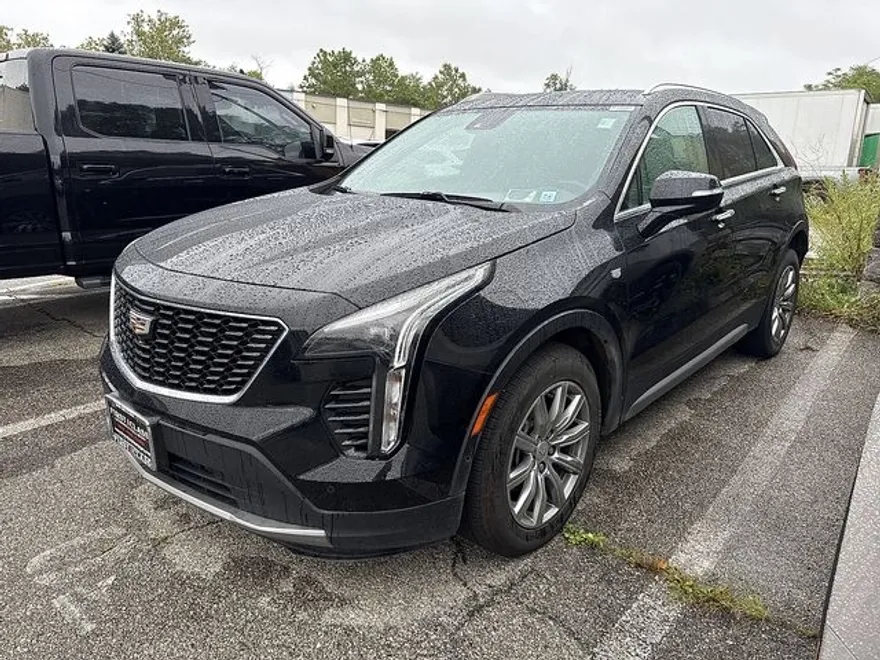 2022 Cadillac XT4 Premium Luxury photo 1