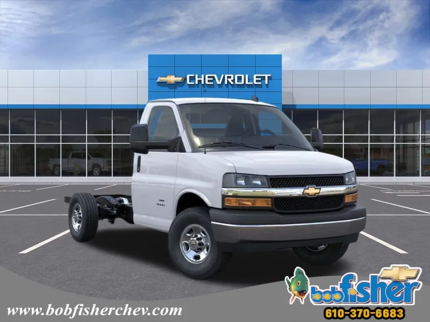 2025 Chevrolet Express Cutaway 3500 photo 1