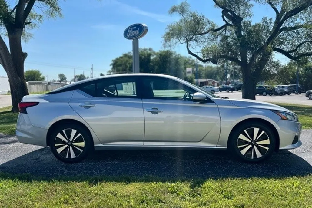 2022 Nissan Altima 2.5 SV photo 1
