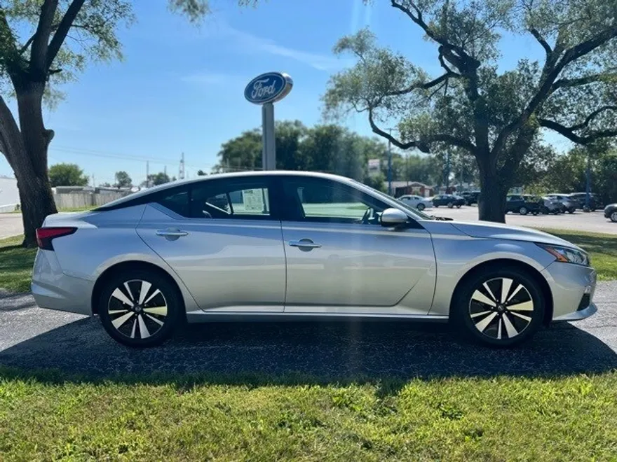 2022 Nissan Altima 2.5 SV photo 1