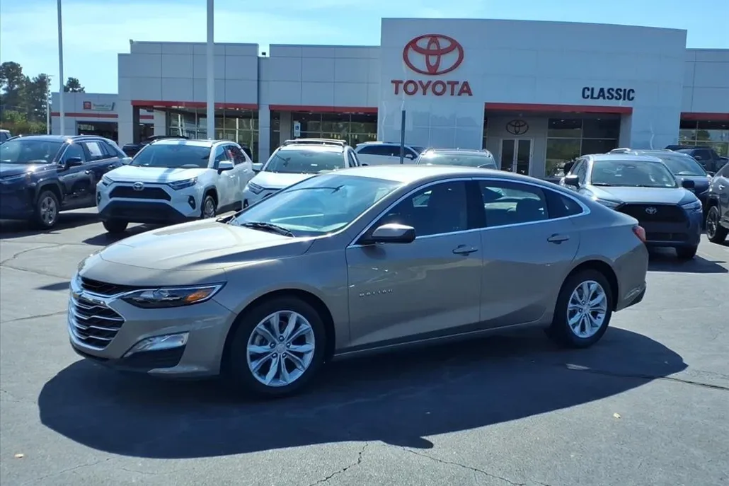 2023 Chevrolet Malibu 1LT photo 1