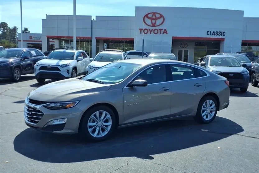 2023 Chevrolet Malibu 1LT photo 1