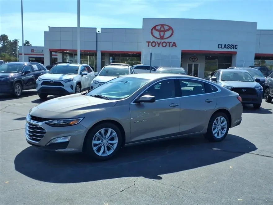 2023 Chevrolet Malibu 1LT photo 1