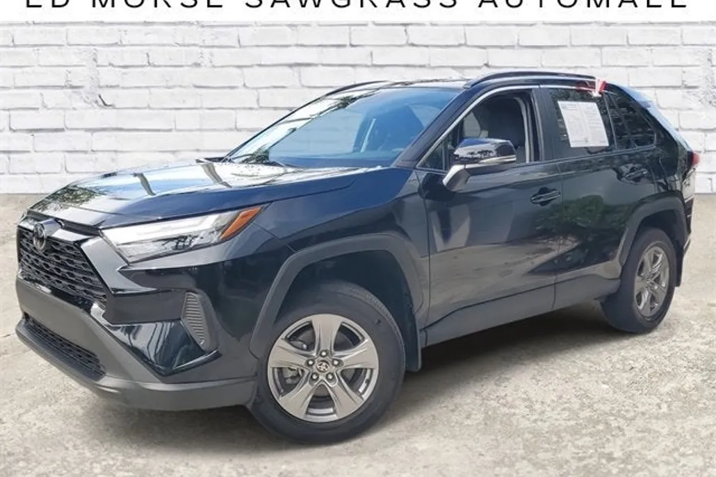 2024 Toyota RAV4 XLE photo 1