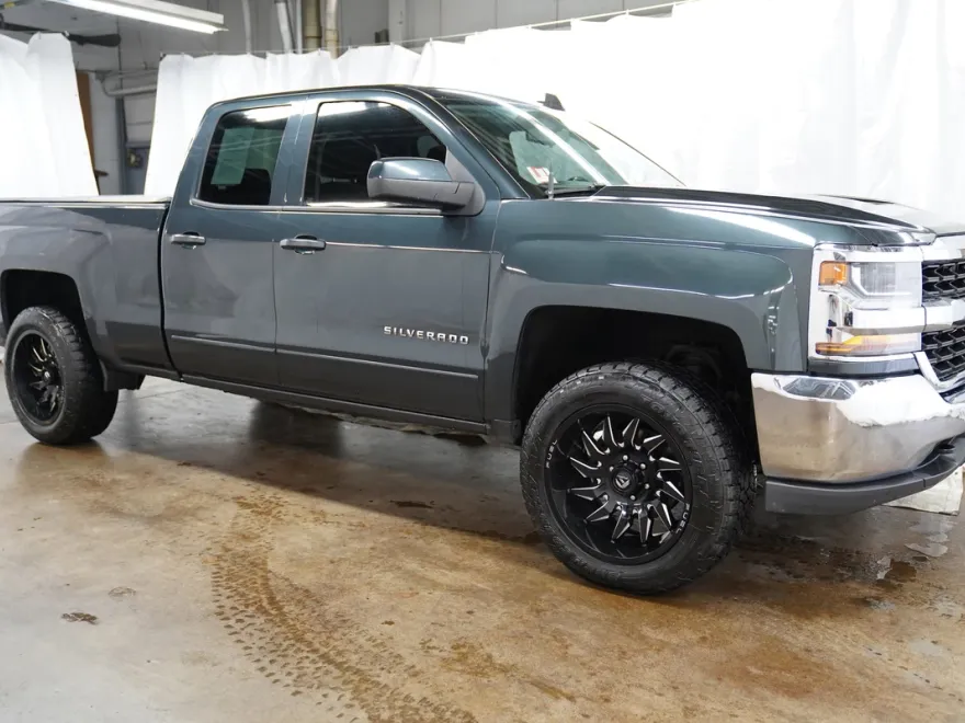 2018 Chevrolet Silverado 1500 LT photo 1