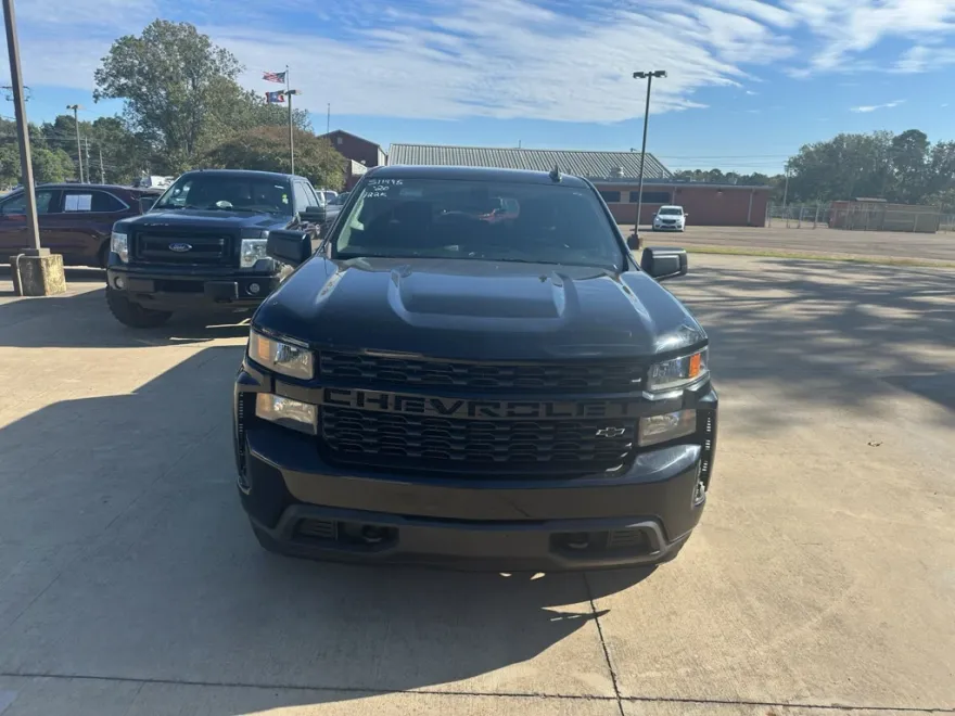 2020 Chevrolet Silverado 1500 Custom photo 1