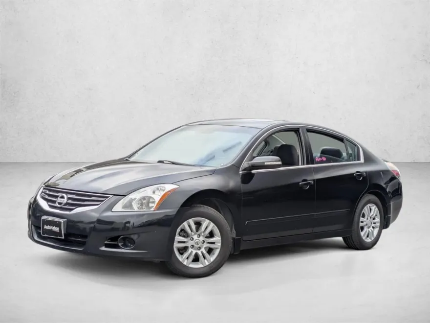 2010 Nissan Altima 2.5 S photo 1