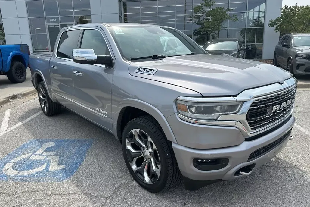 2022 Ram 1500 Limited photo 1