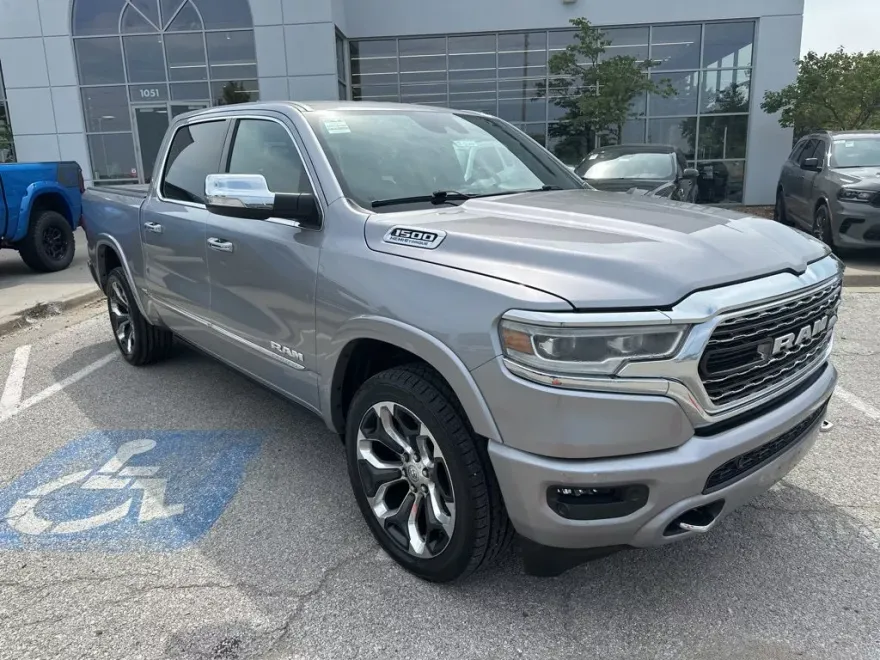 2022 Ram 1500 Limited photo 1