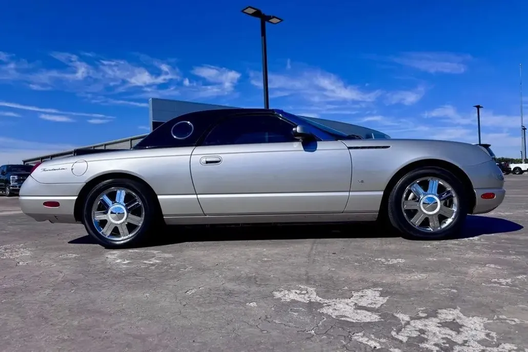 2004 Ford Thunderbird Base photo 1