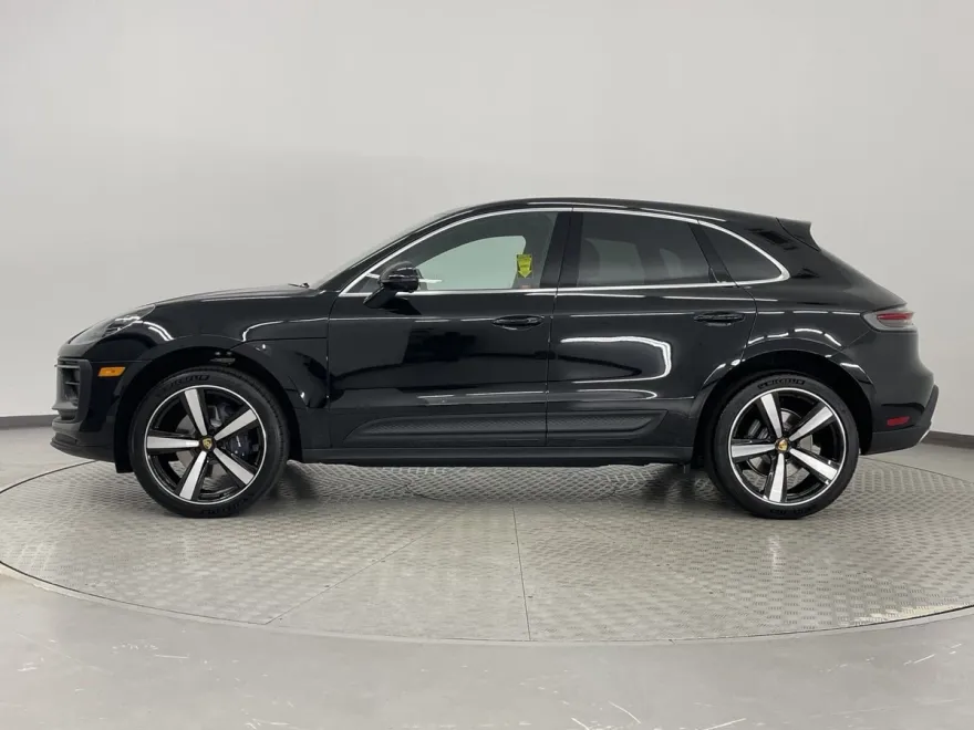 2025 Porsche Macan T photo 1